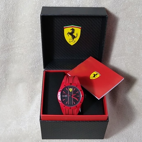 *SOLD* Scuderia Ferrari RedRev Analog Men's Watch - Picture 8 of 9